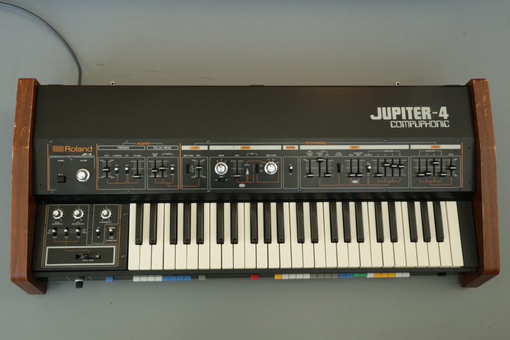 Inkoop en verkoop vintage synthesizers en drumcomputers